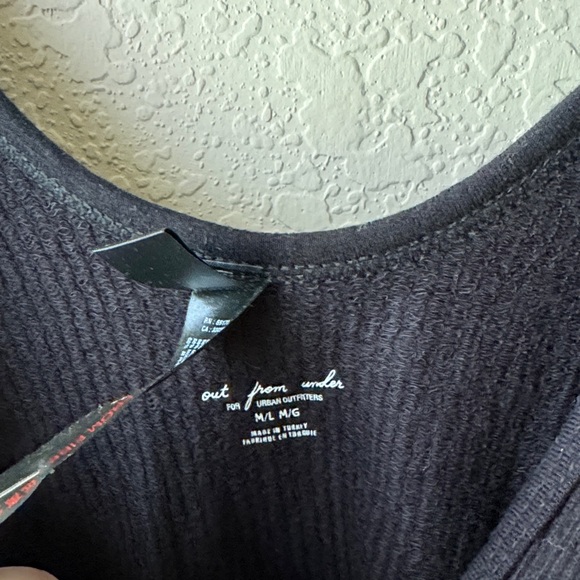 New UO Ribbed Cropped Tank - Picture 2 of 3